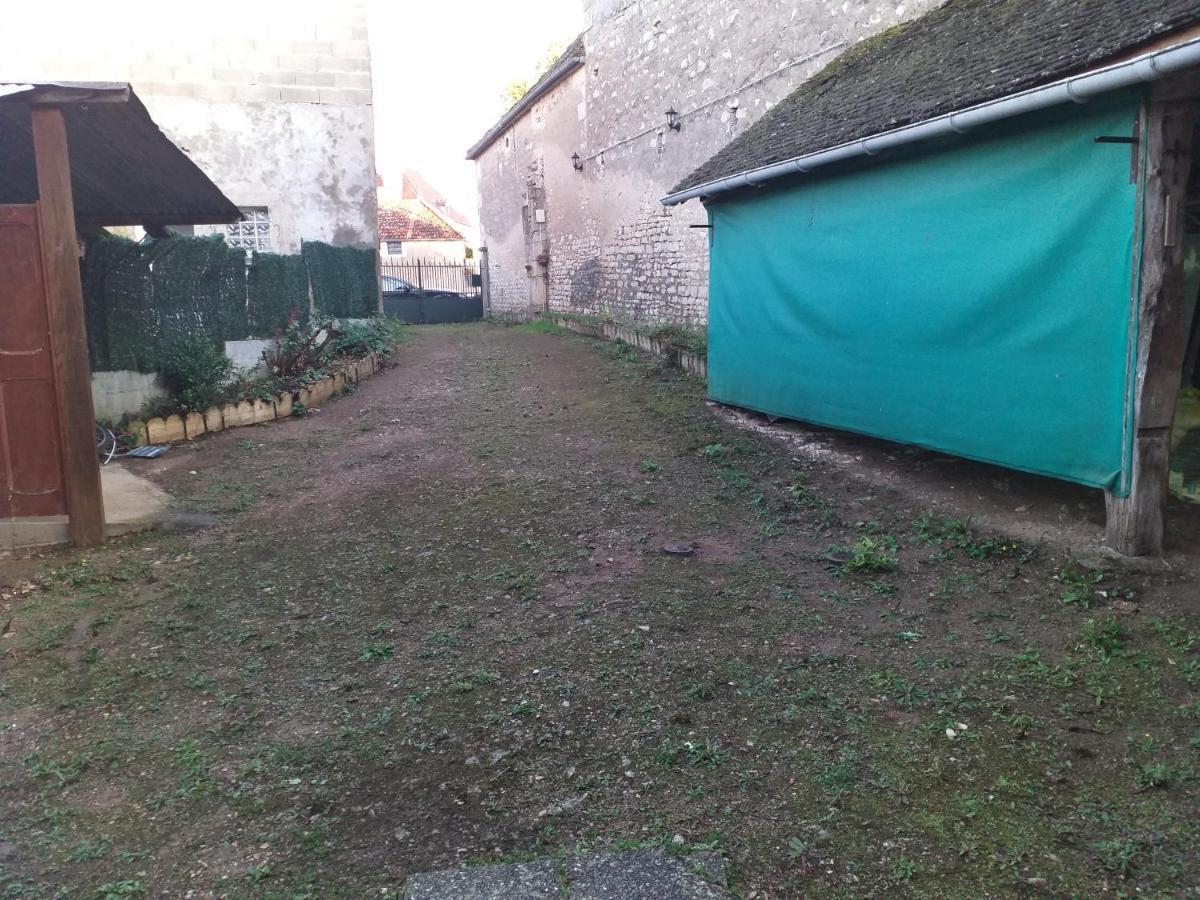 Maison Pour Nombreuses Personnes Pousseaux Eksteriør bilde